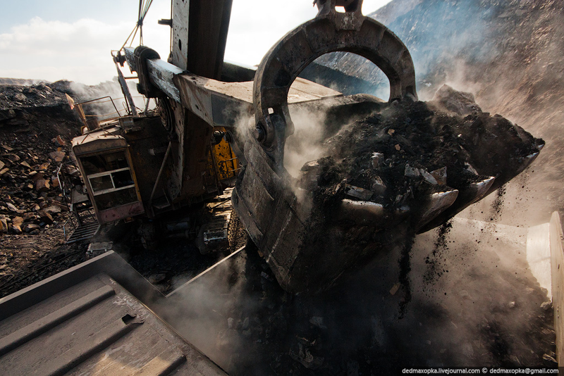 Illustration for article titled Former Soviet Mines Are Like Artificially Constructed Pits Of Hell